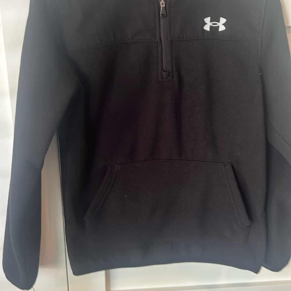 Boys under armour pullover black size large
